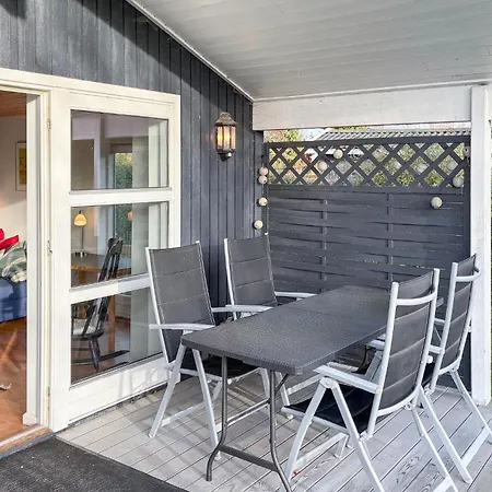 1 Bedroom Awesome In Semesterbostad *