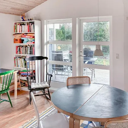 1 Bedroom Awesome In Semesterbostad *