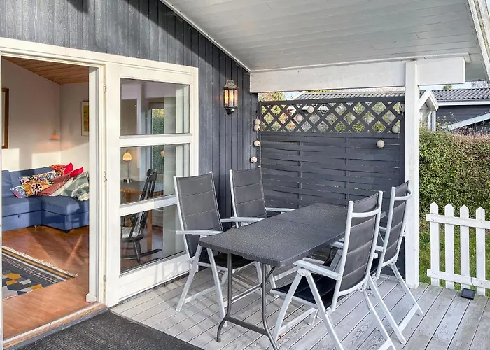 1 Bedroom Awesome In Semesterbostad *