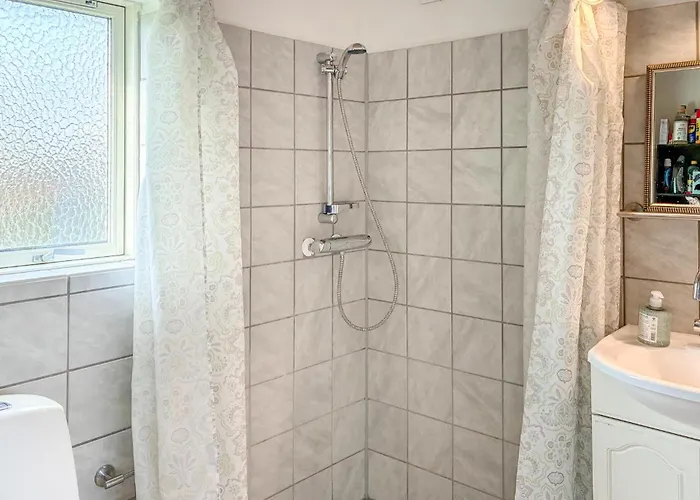 1 Bedroom Awesome In *